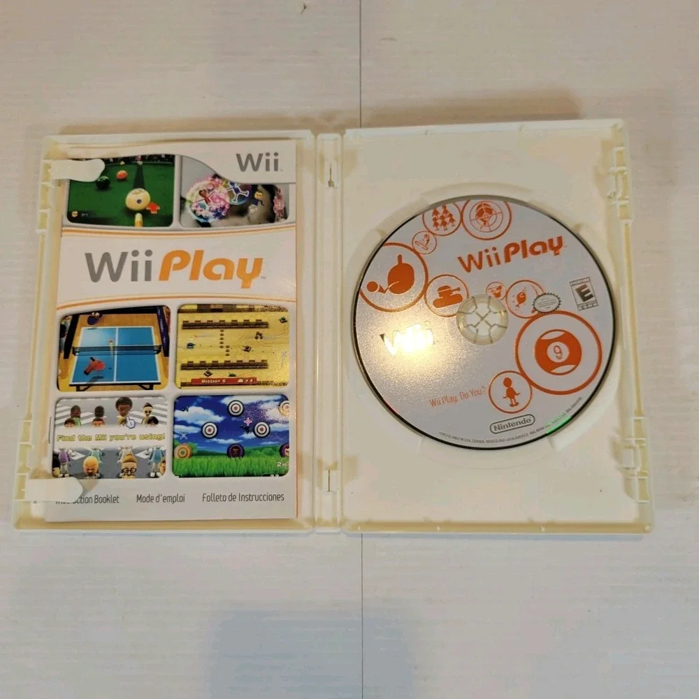 Wii Play Nintendo Game Disc, Case and Manual!